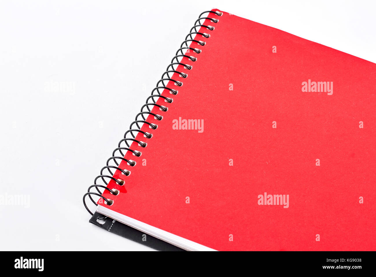 Rot notepad auf weißem Hintergrund. Stockfoto
