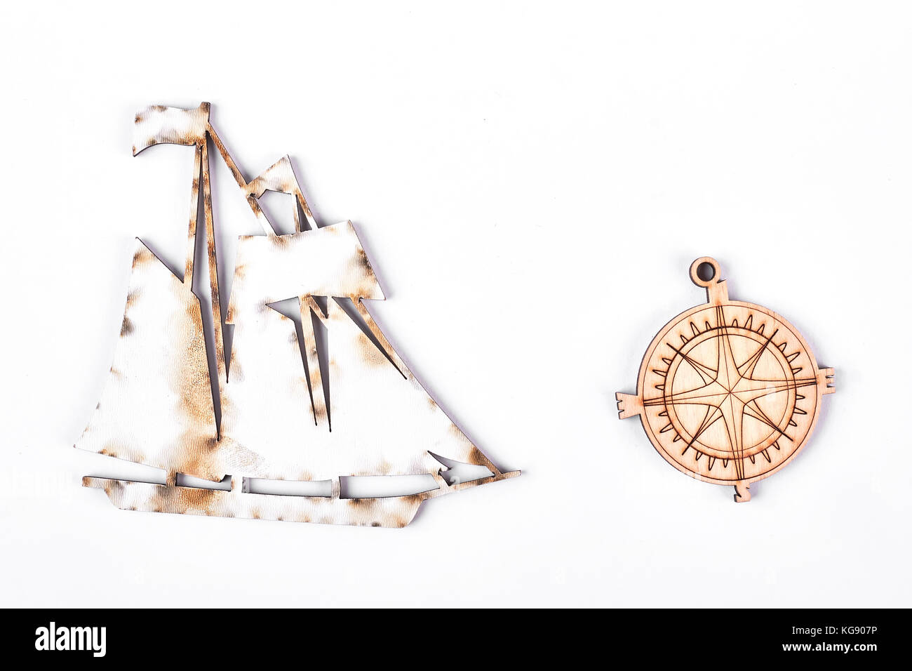 Karton Schiff und Kompass. Stockfoto Karton Schiff und Kompass. Stockfoto