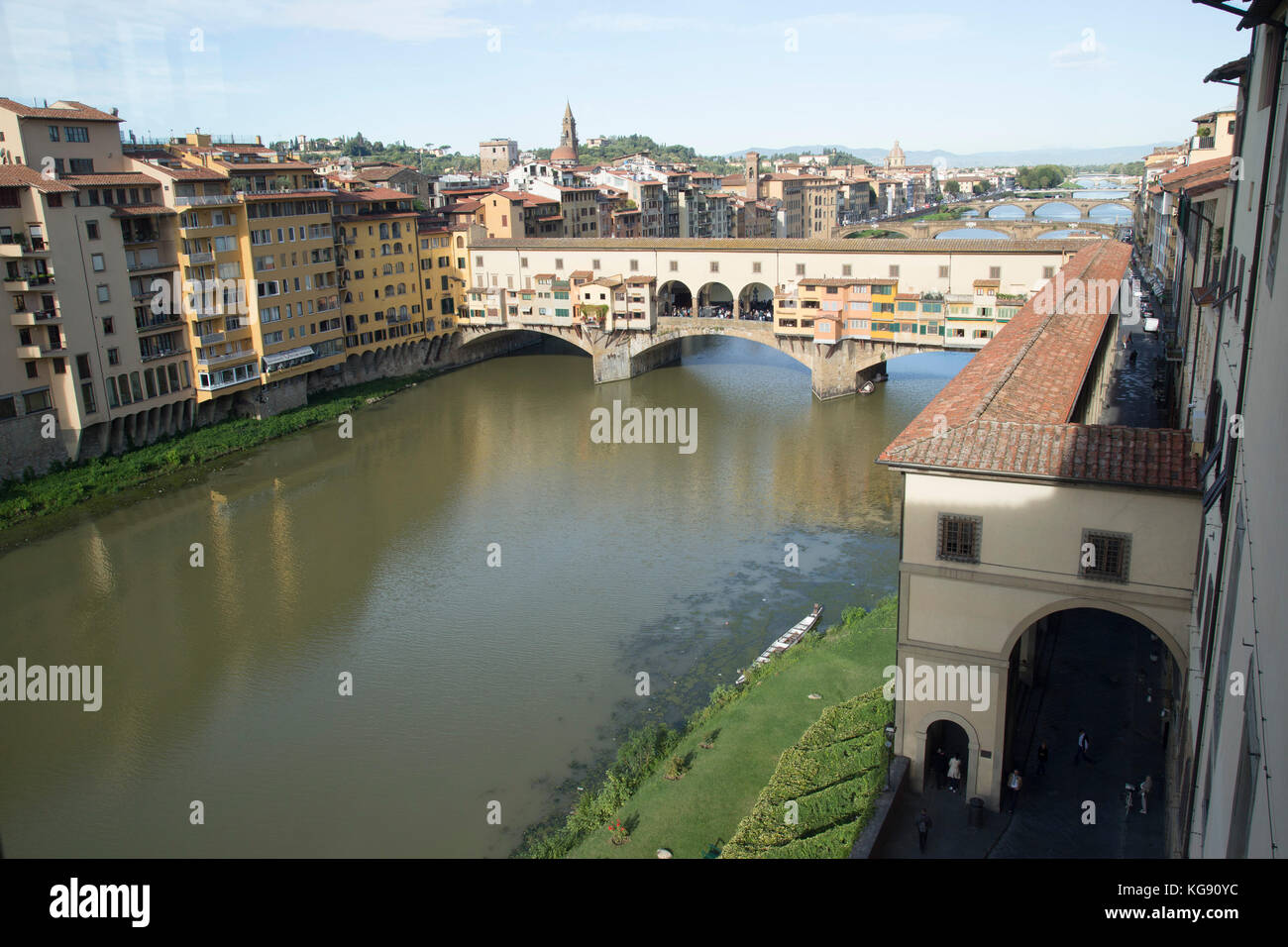 Die berühmten Wahrzeichen der Ponte Vecchio über den Arno in Florenz Stockfoto