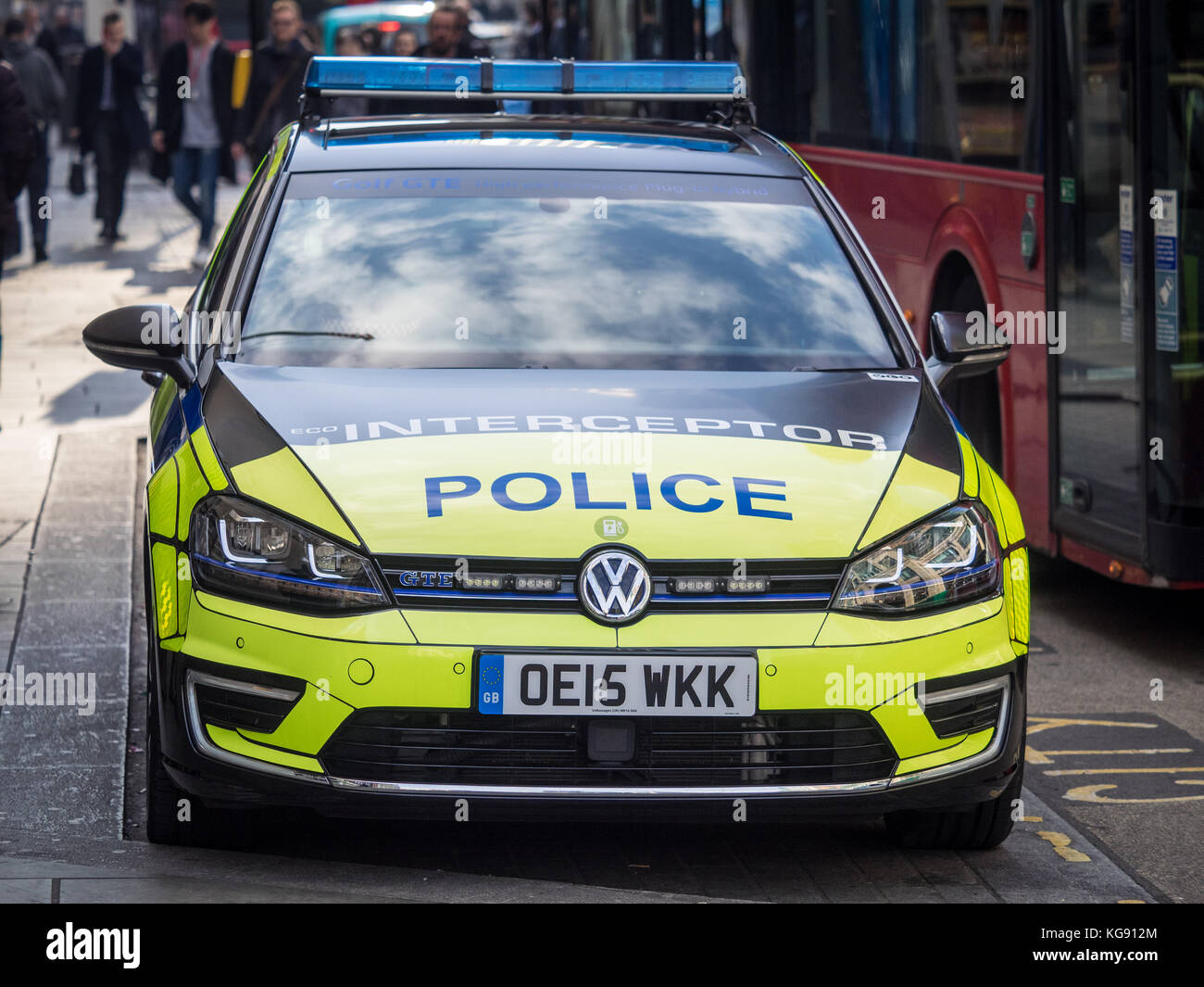 ECO Police Interceptor Car - City of London Police mit einem VW Golf GTE Hybrid Police Car als Schnellinterceptor Stockfoto
