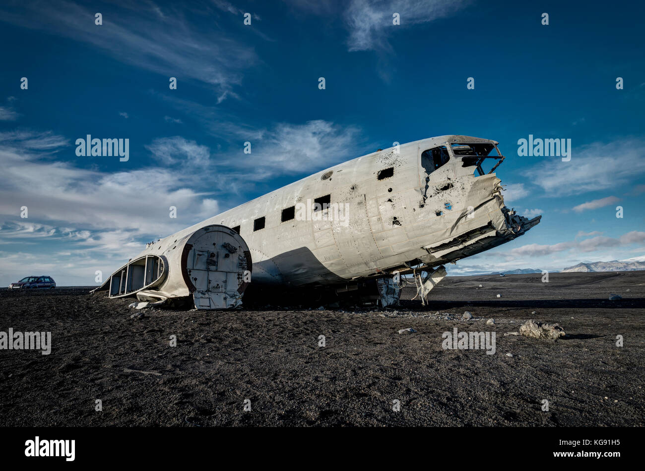 Flugzeugwrack Solheimasandur Island auf schwarzem Sand Strand Stockfoto