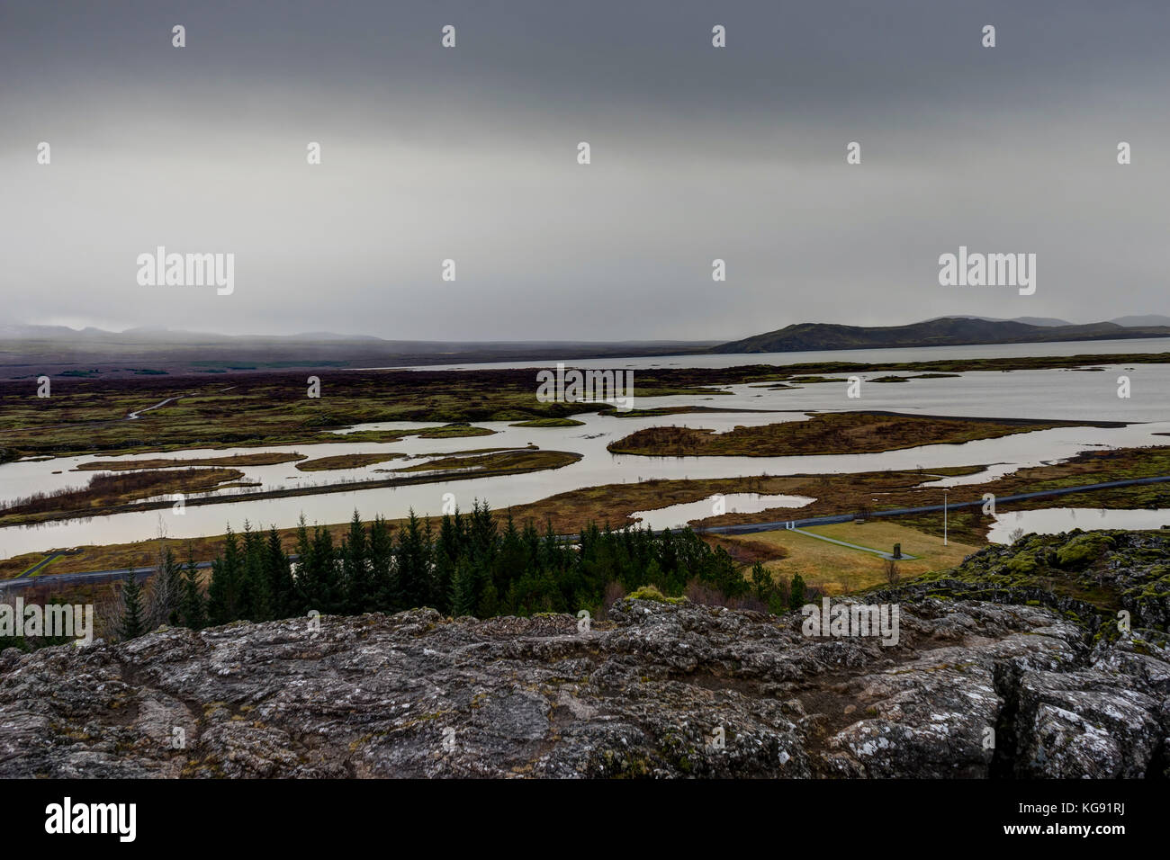 Island Landschaft mit grünen Moos und Blick Richtung Berge clo Stockfoto