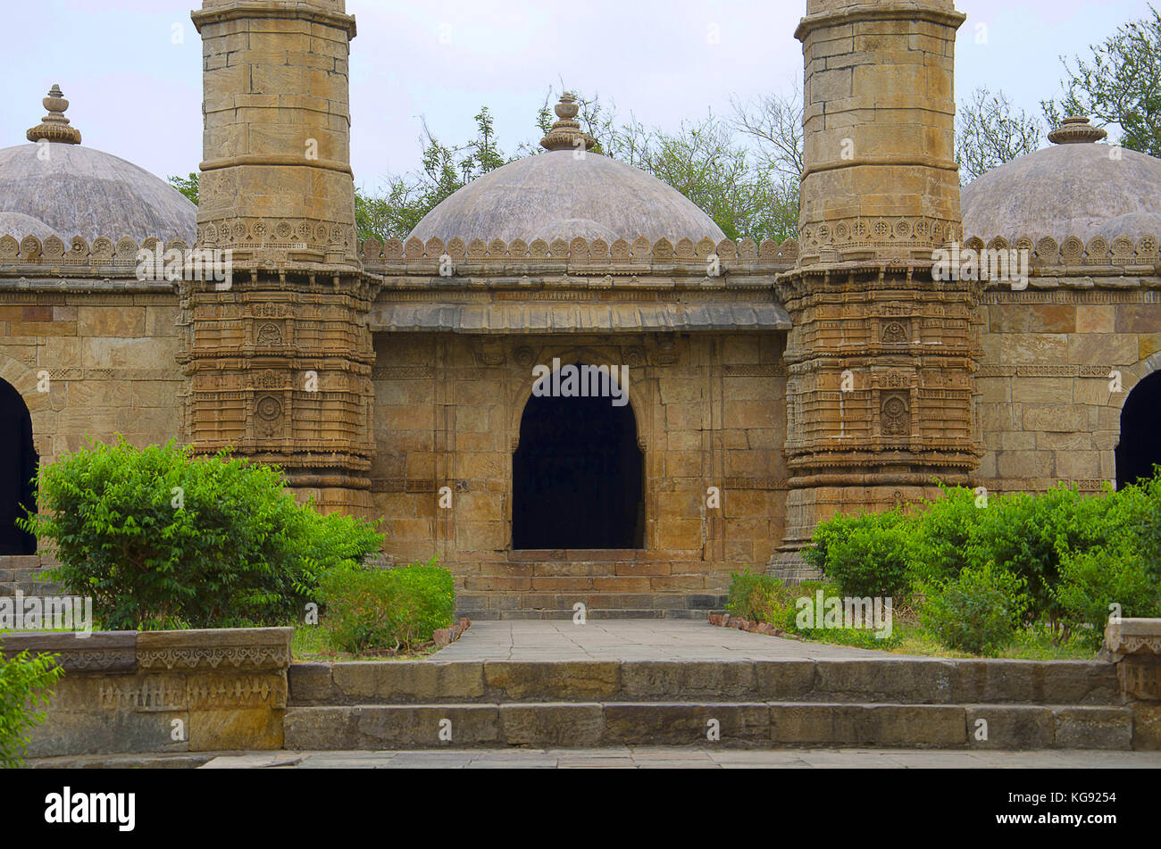 Außenansicht des Sahar KI Masjid. UNESCO-geschützte Champaner - Pavagadh Archäologischen Park, Gujarat, Indien. Groß und imposant, war für die exklusiven uns Stockfoto