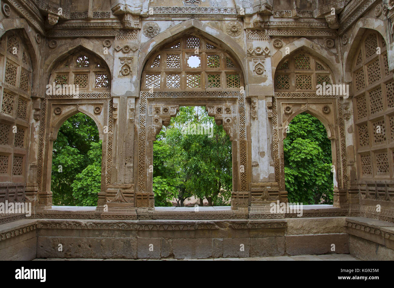 Innere geschnitzte Wand von Jami Masjid (Moschee), UNESCO-geschützten Champaner - Pavagadh Archäologischen Park, Gujarat, Indien. Daten bis 1513, Bau vorbei Stockfoto