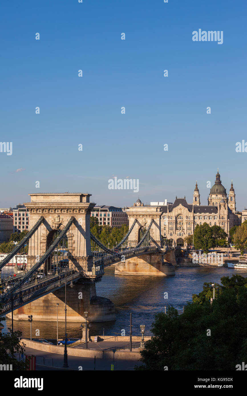 Kettenbrücke (Szechenyi Lanchid) auf der Donau in Budapest, Ungarn Stockfoto