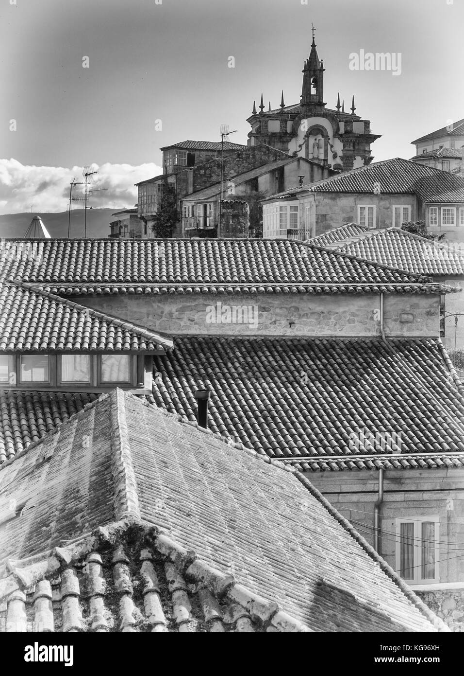 Über den Dächern von Tui mit Capela de San Telmo, Camino de Santiago, Spanien Stockfoto