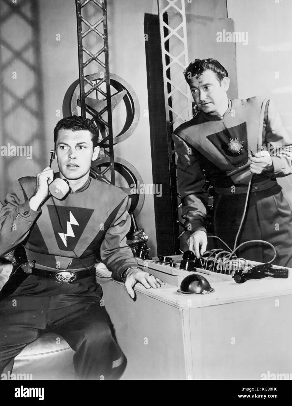Platz PATROUILLIEREN amerikanische ABC-TV-Serie 1950-55 mit Ed Kemmer links und Lyn Osborn Stockfoto