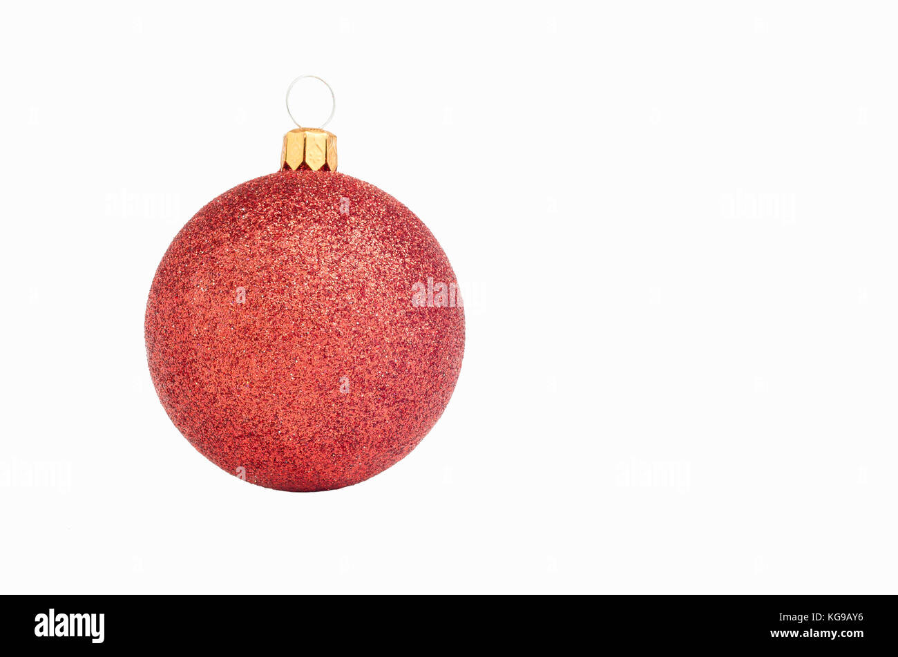 Red christmas Ball auf weißem Hintergrund mit Platz für Text kopieren Stockfoto