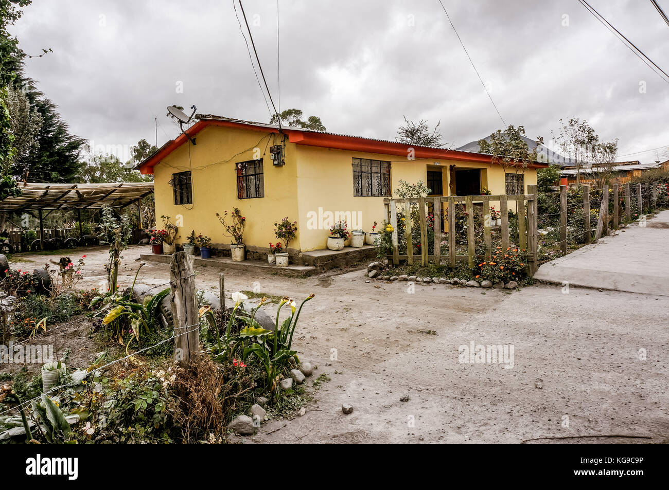 Ein Spaziergang zu den kleinen Laden in der Stadt Stockfoto