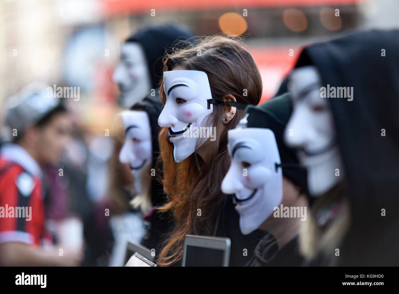 Cube der Wahrheit Anonym für die Stimmlosen. Tierschützer. Ein Protest fand gegen angebliche Grausamkeit in Fleisch Landwirtschaft und Prozesse. Die Demonstranten gespielt videos von Missbrauch und Bedingungen für die Öffentlichkeit Stockfoto