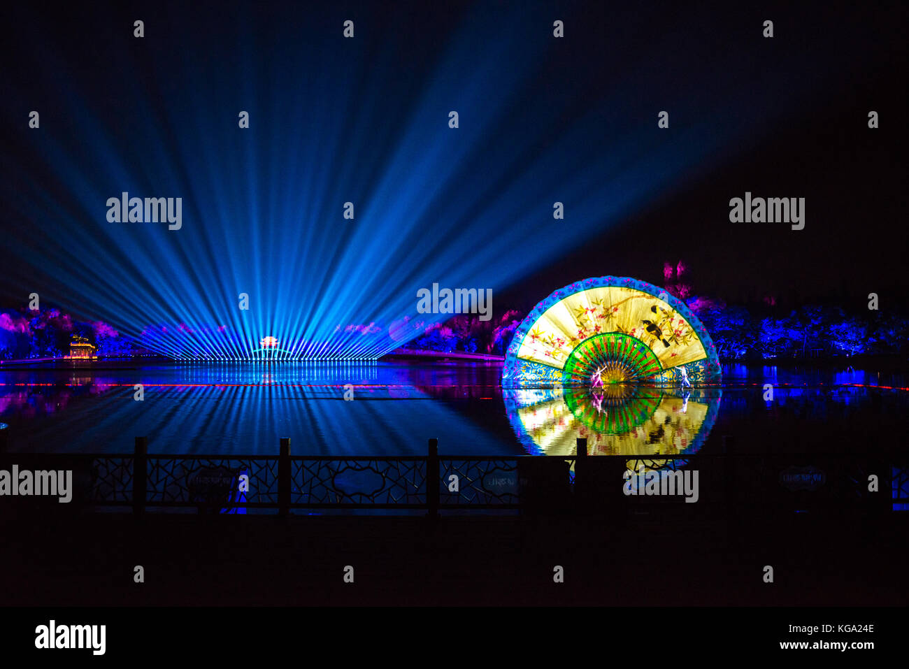 Eindruck am Westsee war für G20 in Hangzhou, ein Theaterstück mit Musik und Lichtern auf dem See. Stockfoto