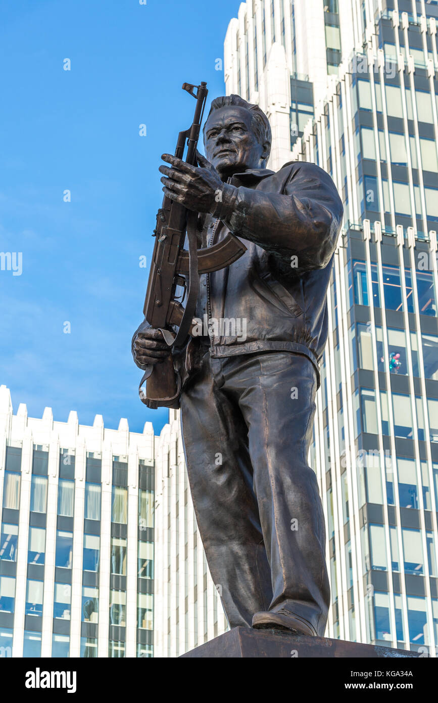 Moskau, Russland - November 2. 2017. Das Denkmal zu m. Kalaschnikow, Designer von Ak-47 auf oryzheyny Lane. Stockfoto