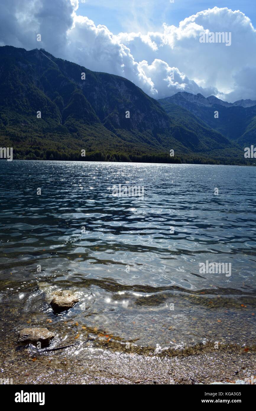 Wellen auf den Bohinjer See im Triglav National Park Stockfoto