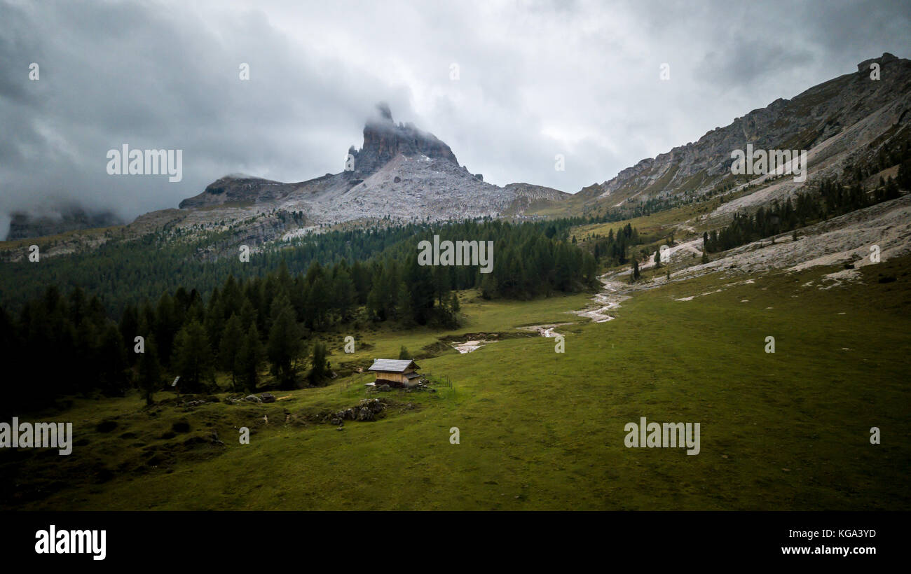 Becco di Mezzo dì am See Croda da Lago. Cortina D'Ampezzo, Dolomiten, Italien Stockfoto