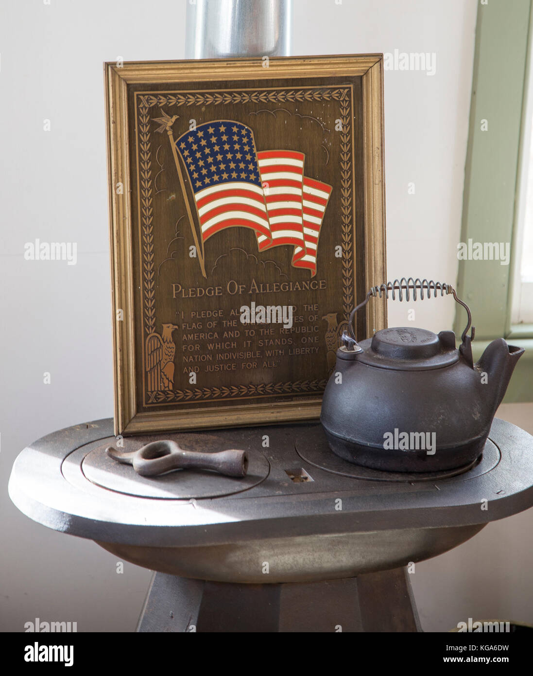 United Flaggenstaaten und Tee Wasserkocher am Hopper-Goetschius Haus in Upper Saddle River Stockfoto