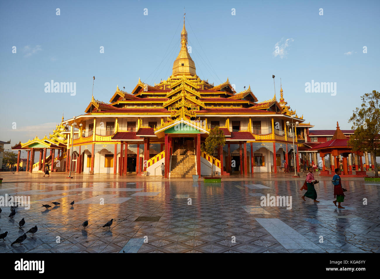 Tha Ley Phaung Daw Oo Pagode, Inle Lake, Myanmar Stockfoto