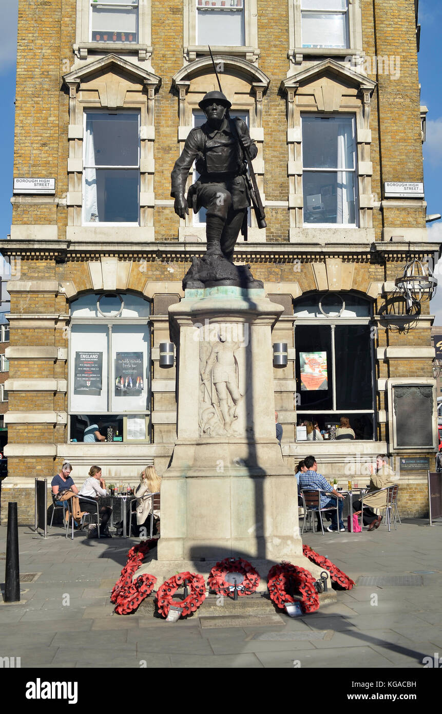 St. Retter Southwark Kriegerdenkmal, Borough High Street, London, UK. Stockfoto