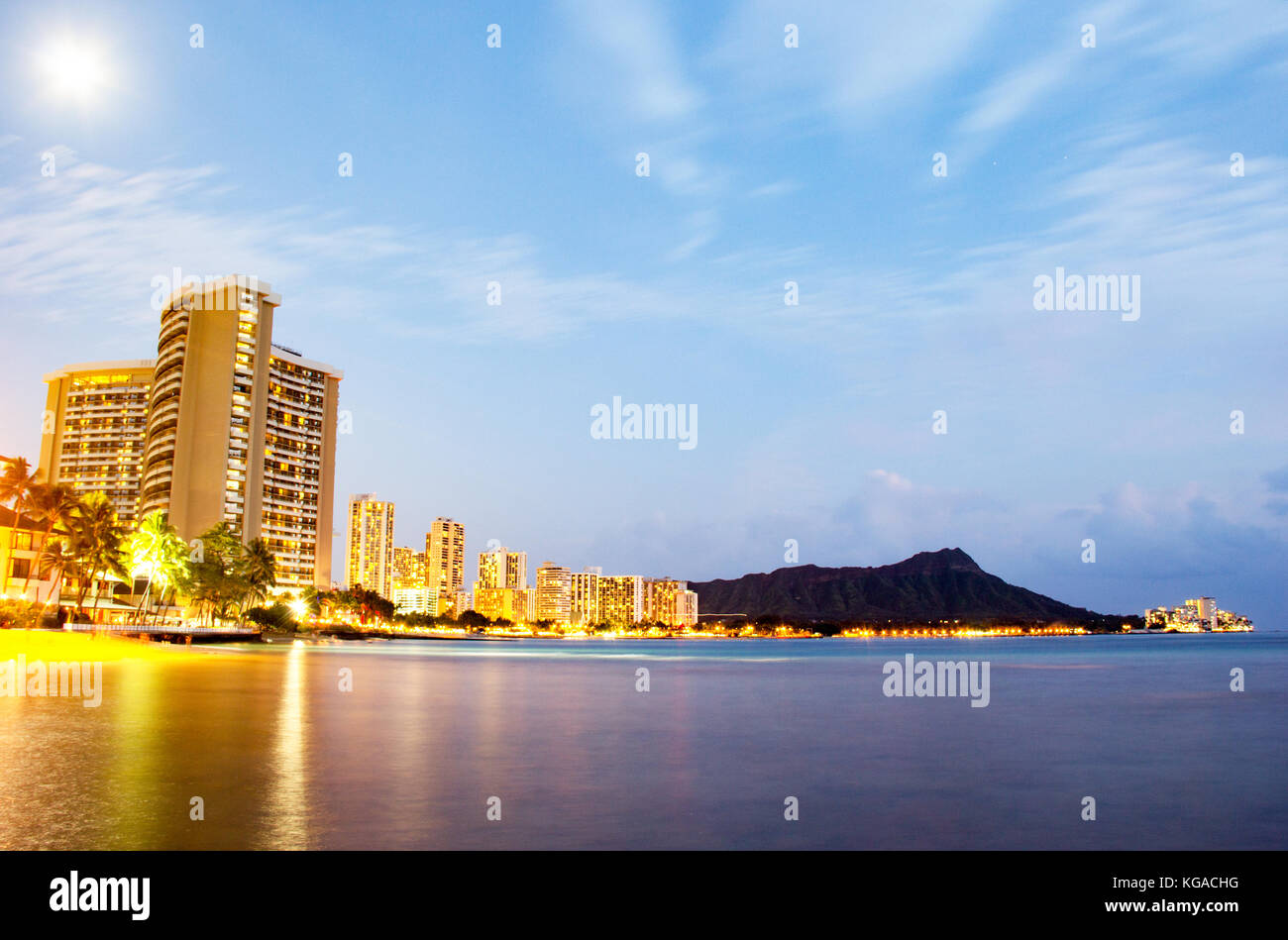 Honolulu die Skyline in der Dämmerung Stockfoto
