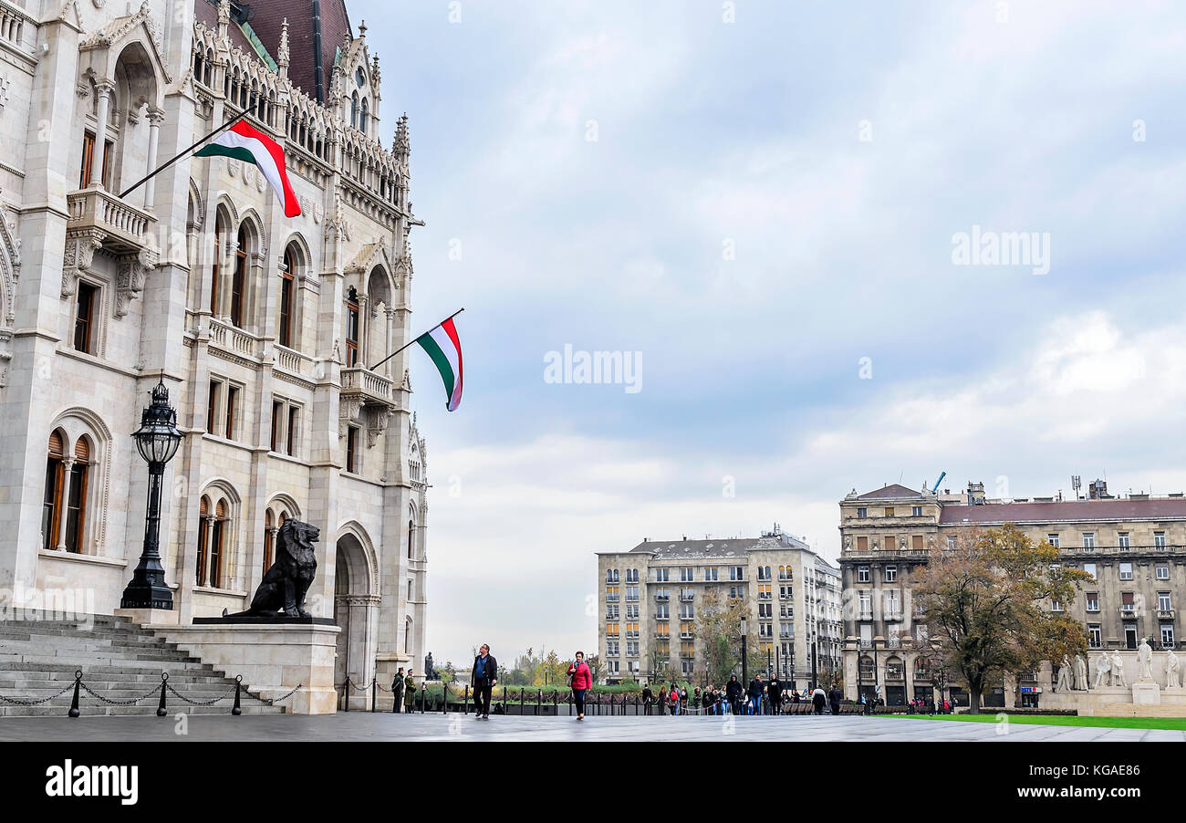 Platz in der Nähe des ungarischen Parlaments, Budapest. Stockfoto