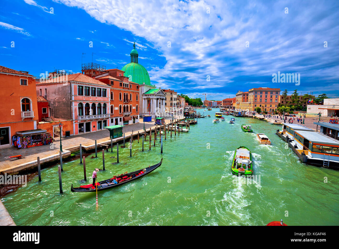 Canal grande Architektur in der Altstadt von Caorle Familienurlaub, Venetien, Italien Stockfoto