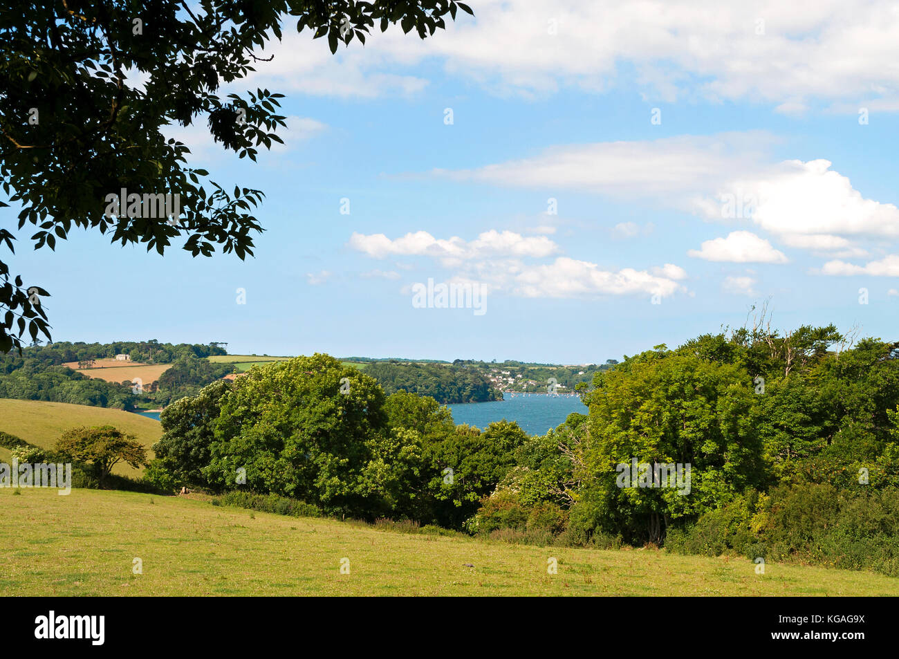 Blick über thehelford River von mawnan Smith in Cornwall, England, Großbritannien, Großbritannien. Stockfoto