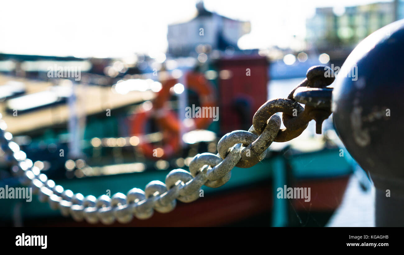 Kette links mit Blick auf die Docks in Hull, Stadt der Kultur 2017, UK § Stockfoto