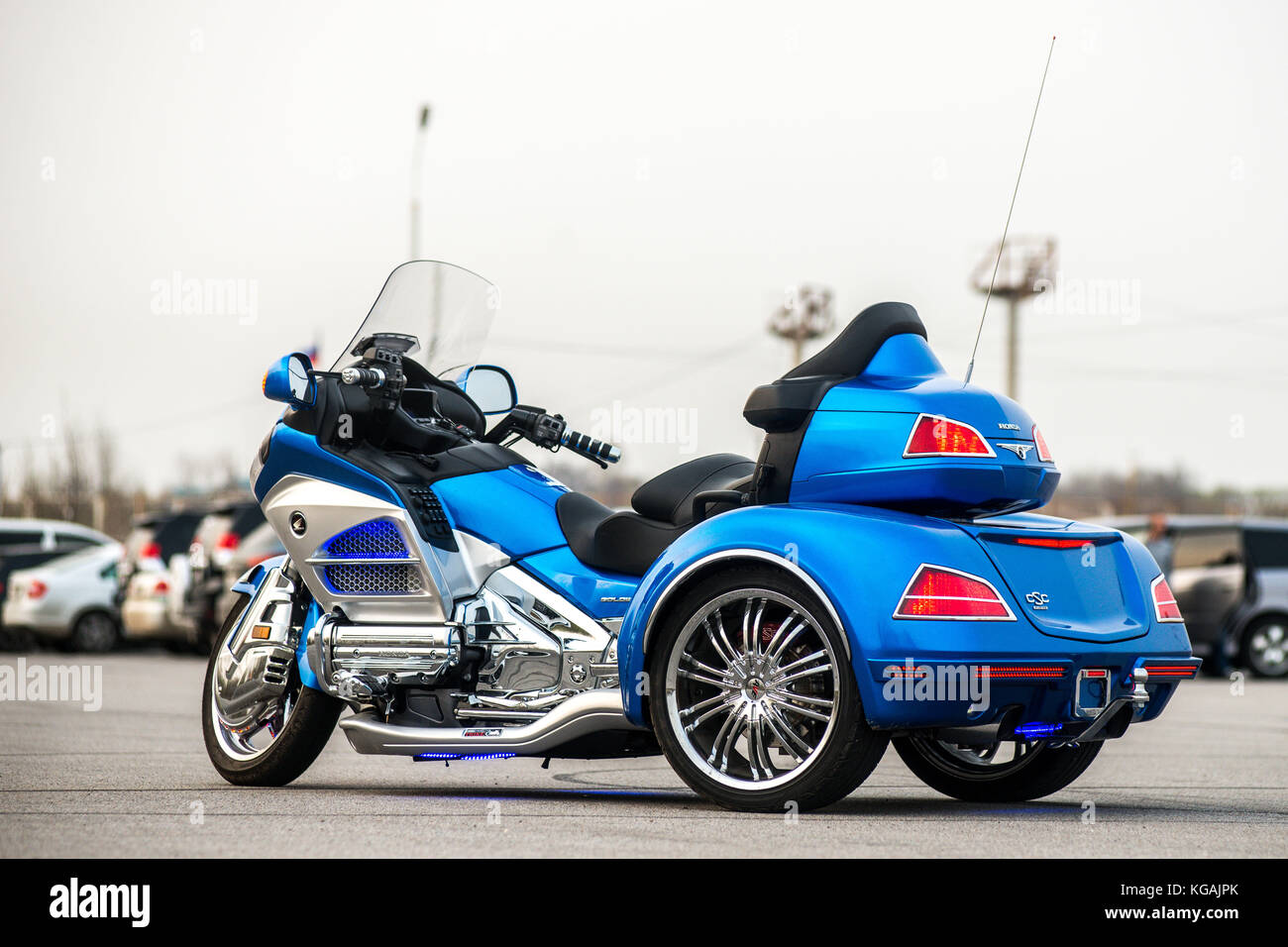 KHABAROWSK, RUSSLAND - 3. Mai 2017: Handmontierte dreirädrige Honda Trake-Motorräder auf ebenem Untergrund in Khabarowsk am 3. Mai 2017 Stockfoto