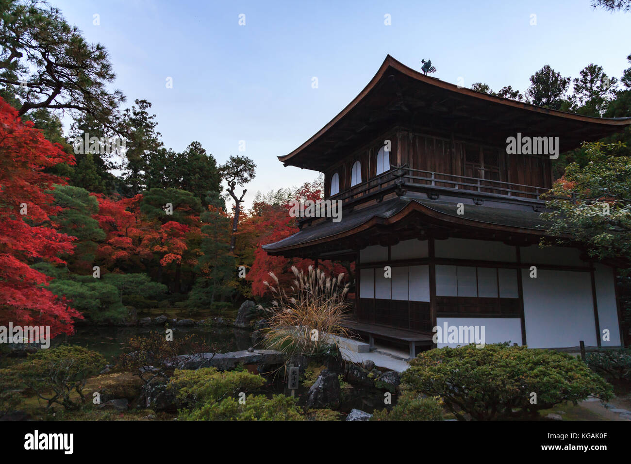 Ginkakuji Temple und dekoriert Zen Garten im Herbst, Kansai, Kyoto, Japan. Stockfoto