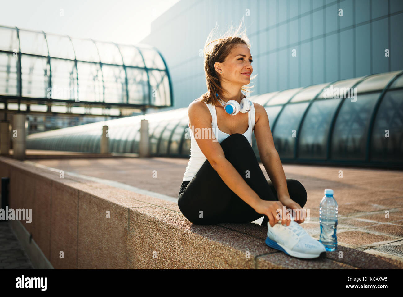Bild von jungen attraktiven Happy fitness Frau Stockfoto
