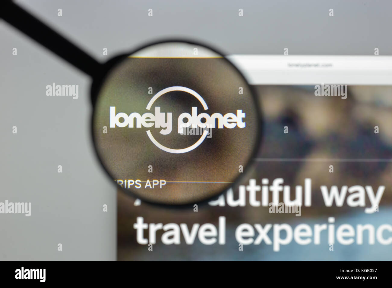 Mailand, Italien - 10 August 2017: Loney Planet homepage. Es ist die größte Reiseführer Buch Verlag der Welt. Loney Planet Logo sichtbar. Stockfoto