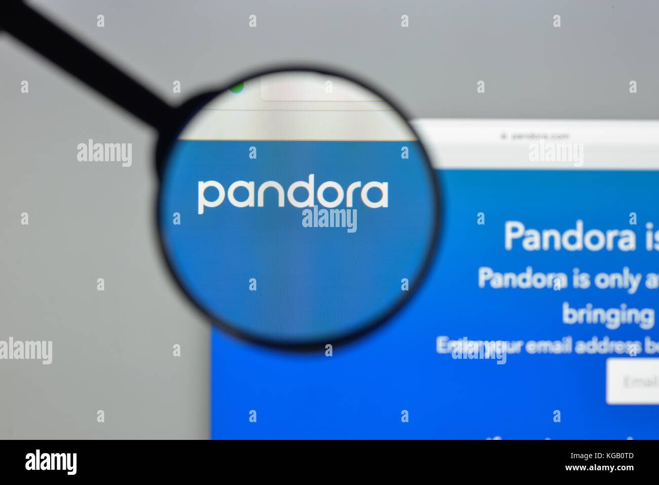 Mailand, Italien - 10 August 2017: pandora.com Homepage. Pandora Logo sichtbar. Stockfoto