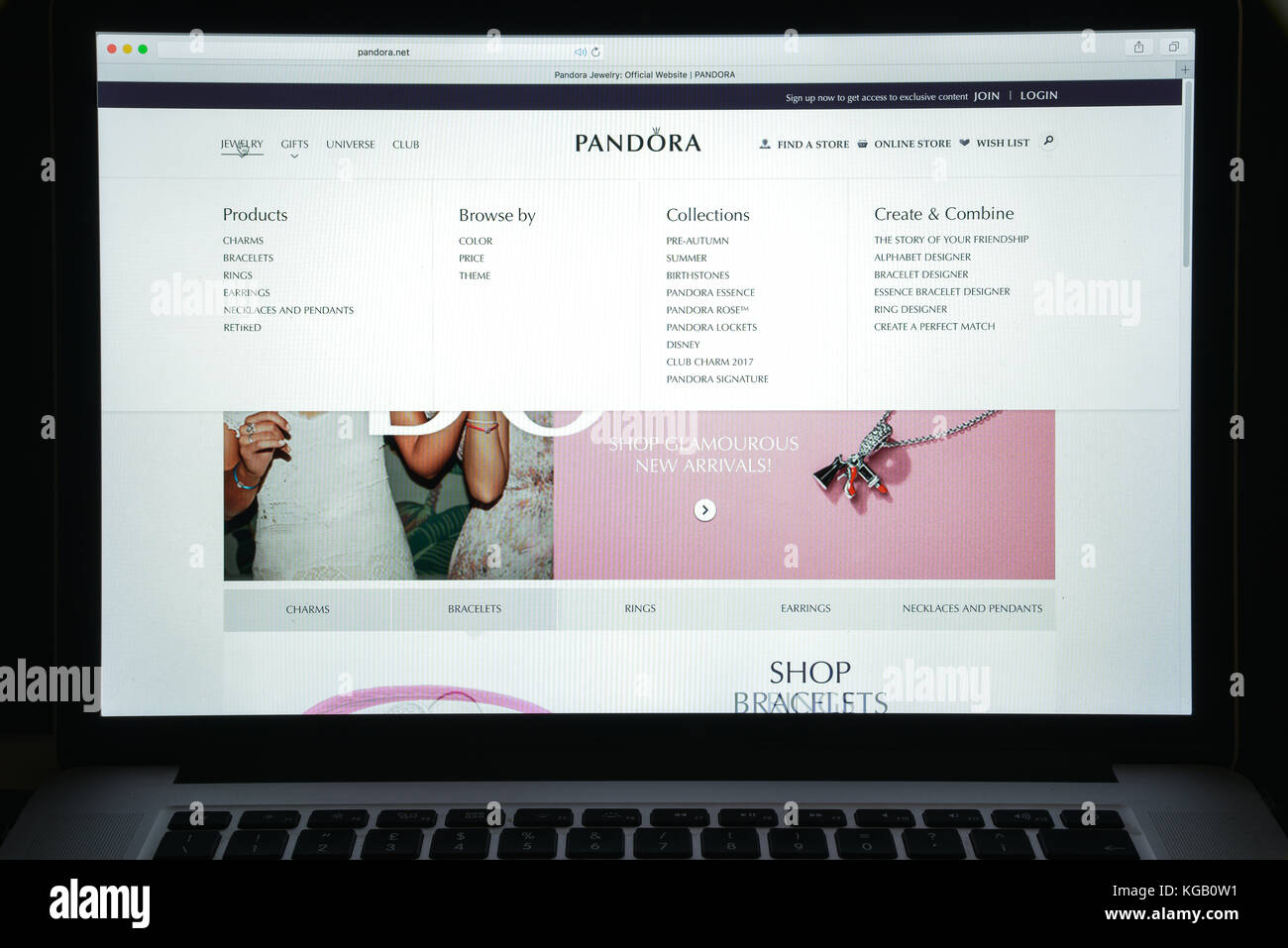 Mailand, Italien - 10 August 2017: pandora Homepage. Es ist eine internationale dänische Schmuck Hersteller und Einzelhändler. Pandora Logo sichtbar. Stockfoto