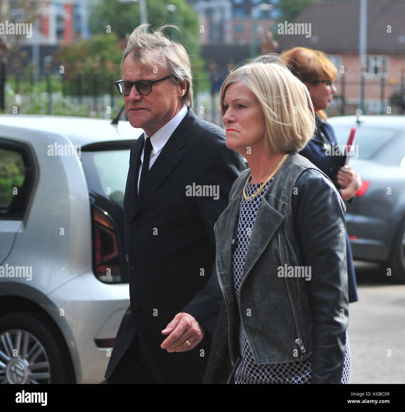 The Funeral of Coronation Street Schauspielerin Liz Dawn mit: David Neilson, Jane Neilson Where: Manchester, United Kingdom When: 06 Oct 2017 Credit: WENN.com Stockfoto