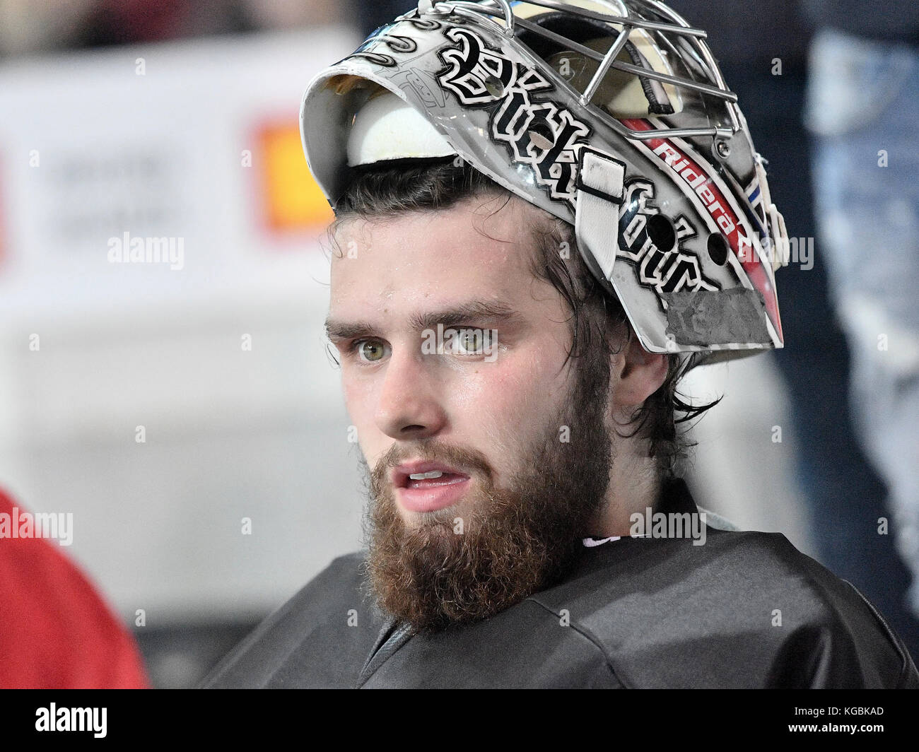 Der tschechische Spieler Patrik Bartosak spielte während des Trainings der tschechischen Eishockeynationalmannschaft vor dem Karjala-Turnier der Euro Hockey Tour in Orebro und Helsinki, Prag, Tschechische Republik, am 6. November 2017. (CTK Foto/Michal Dolezal) Stockfoto