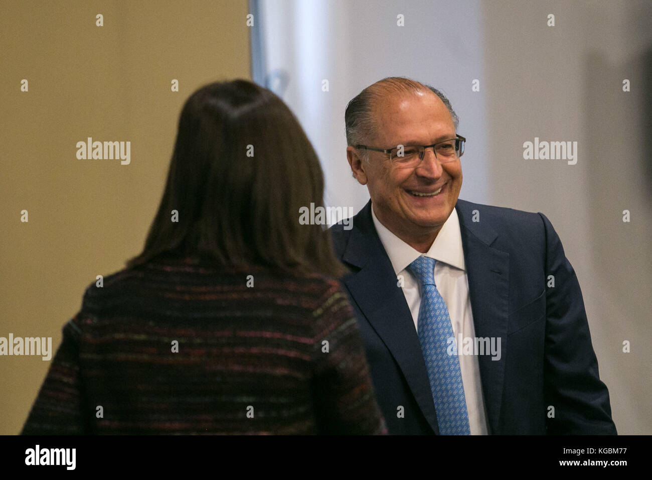 São PAULO, SP - 06.11.2017: ALCKMIN ASSINA AUTORIZAÇÃO da WEF EM SP - am Montagnachmittag unterzeichnete Gouverneur Geraldo Alckmin (PSDB) den Vertrag zur Realisierung der lateinamerikanischen Version des World Economic Forum (WEF) im Bandeirantes Palace in der Region Morumbi südlich von São Paulo. In englischer Sprache). Die Veranstaltung, die am 13., 14. Und 15. März 2018 stattfindet, wird die vierte industrielle Revolution, ihre Herausforderungen und sich unter verschiedenen Themen von Interesse für Brasilien präsentieren. (Foto: Tom Vieira Freitas/Fotoarena) Stockfoto