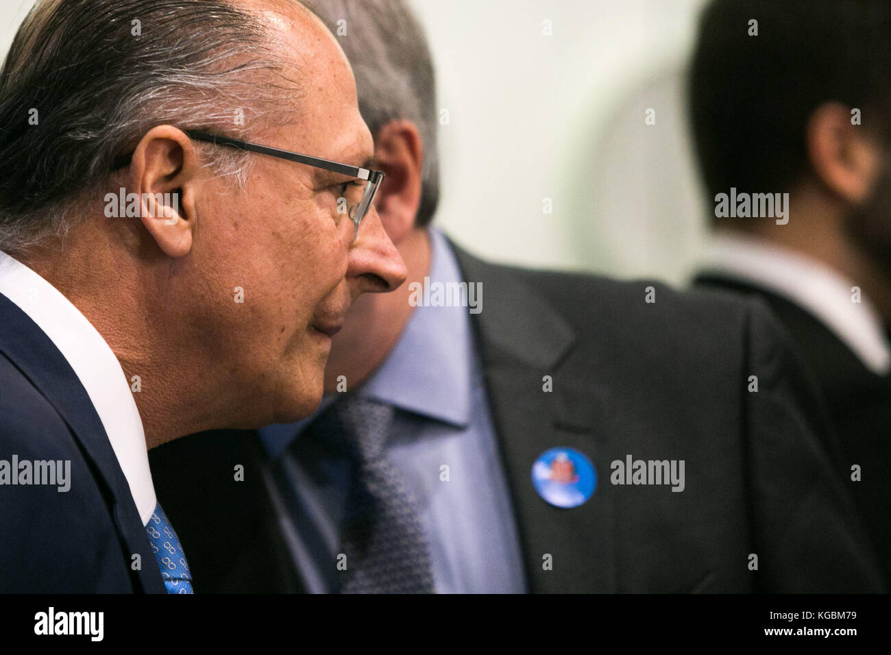 São PAULO, SP - 06.11.2017: ALCKMIN ASSINA AUTORIZAÇÃO da WEF EM SP - am Montagnachmittag unterzeichnete Gouverneur Geraldo Alckmin (PSDB) den Vertrag zur Realisierung der lateinamerikanischen Version des World Economic Forum (WEF) im Bandeirantes Palace in der Region Morumbi südlich von São Paulo. In englischer Sprache). Die Veranstaltung, die am 13., 14. Und 15. März 2018 stattfindet, wird die vierte industrielle Revolution, ihre Herausforderungen und sich unter verschiedenen Themen von Interesse für Brasilien präsentieren. (Foto: Tom Vieira Freitas/Fotoarena) Stockfoto