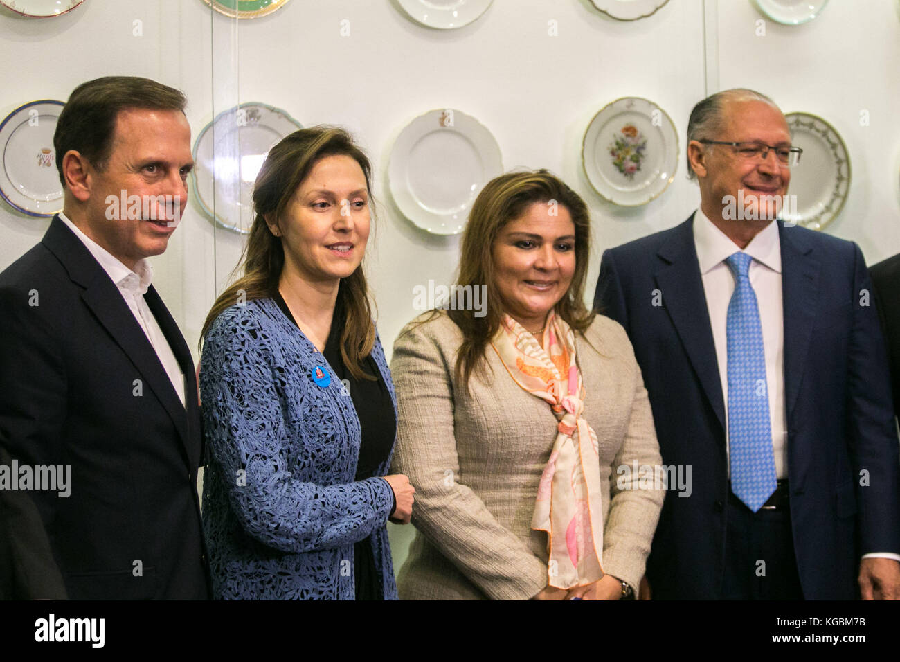São PAULO, SP - 06.11.2017: ALCKMIN ASSINA AUTORIZAÇÃO da WEF EM SP - am Montagnachmittag unterzeichnete Gouverneur Geraldo Alckmin (PSDB) den Vertrag zur Realisierung der lateinamerikanischen Version des World Economic Forum (WEF) im Bandeirantes Palace in der Region Morumbi südlich von São Paulo. In englischer Sprache). Die Veranstaltung, die am 13., 14. Und 15. März 2018 stattfindet, wird die vierte industrielle Revolution, ihre Herausforderungen und sich unter verschiedenen Themen von Interesse für Brasilien präsentieren. (Foto: Tom Vieira Freitas/Fotoarena) Stockfoto
