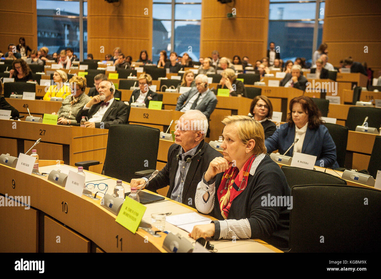 Brüssel, Bxl, Belgien November 2017. Polnische Mitglieder des Europäischen Parlaments (MdEP) während der Sitzung des Ausschusses für bürgerliche Freiheiten, Justiz und Inneres zum Thema Rechtsstaatlichkeit in Polen am Sitz des Europäischen Parlaments in Brüssel, Belgien am 06.11.2017 von Wiktor Dabkowski Credit: Wiktor Dabkowski/ZUMA Wire/Alamy Live News Stockfoto