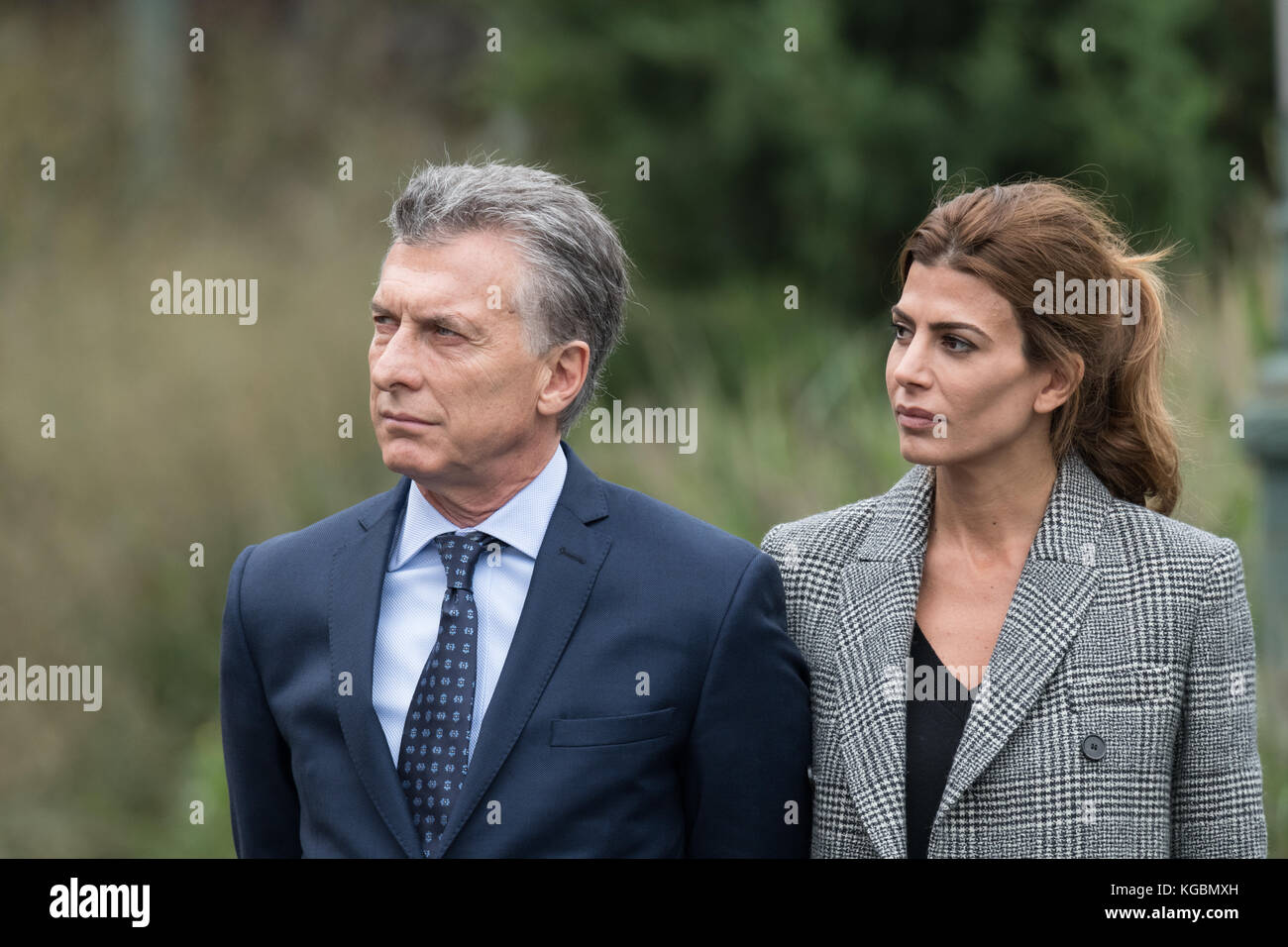 New York Usa 6 November 2017 Der Argentinische Prasident Mauricio Macri Steht Neben Seiner Frau Juliana Awada Wahrend Einer Zeremonie Am Tatort Des Anschlags Vom 31 Oktober In New York Bei Dem