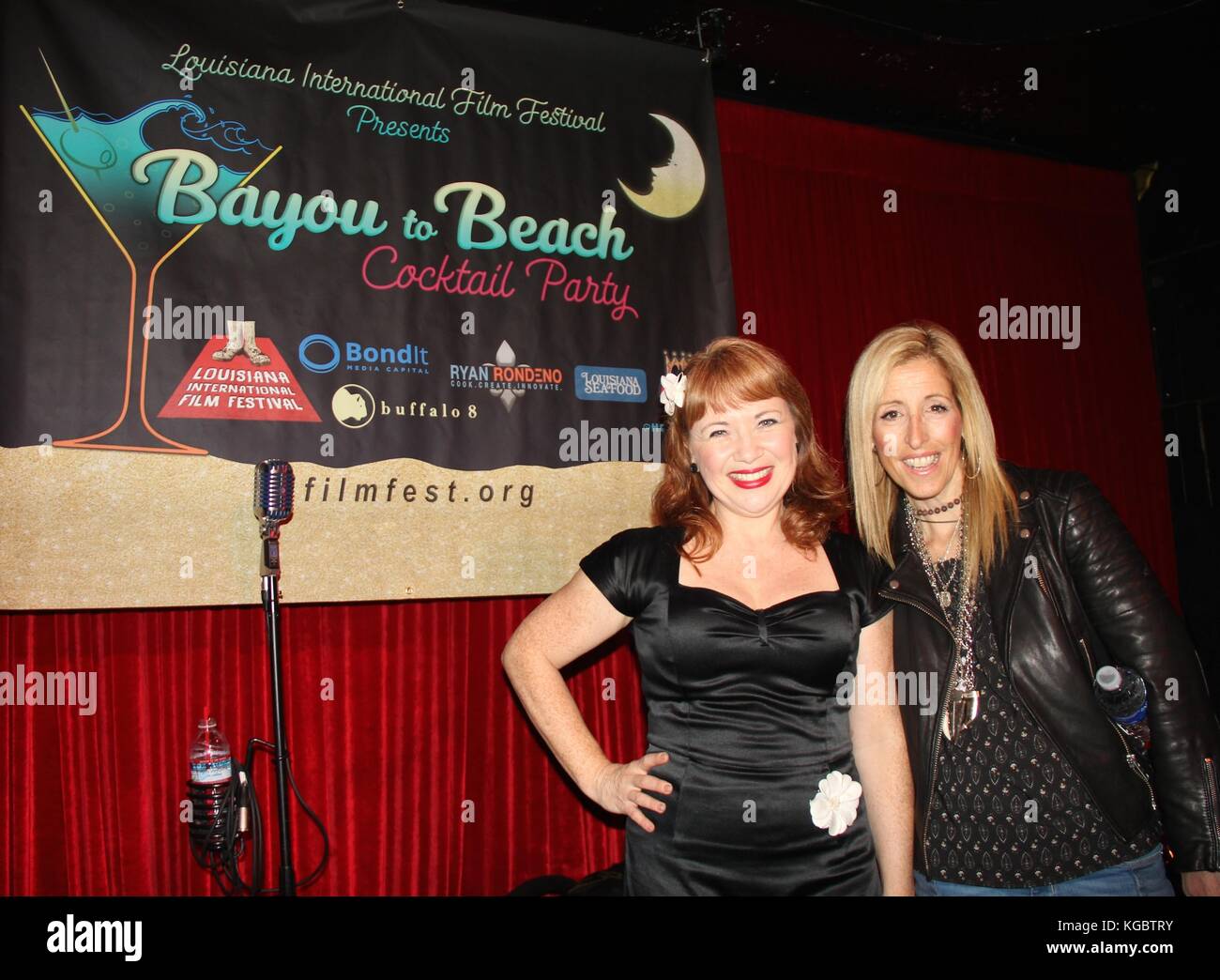 Hollywood, Kalifornien, USA. November 2017. I15937CHW.Louisiana International Film Festival präsentiert die Cocktailparty „BAYOU TO THE BEACH“ AFM 2017. Harvelles Blues Club, Santa Monica, CA, USA.11.05.2017.AILEEN QUINN UND LIZ LEWIS. © Clinton H. Wallace/Photomundo International/ Photos Inc Credit: Clinton Wallace/Globe Photos/ZUMA Wire/Alamy Live News Stockfoto