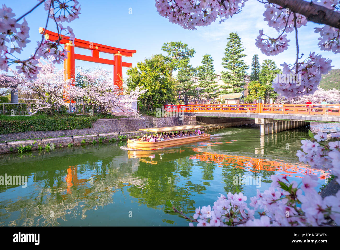 Die heian jingu Torii und Okazaki canal Stockfoto