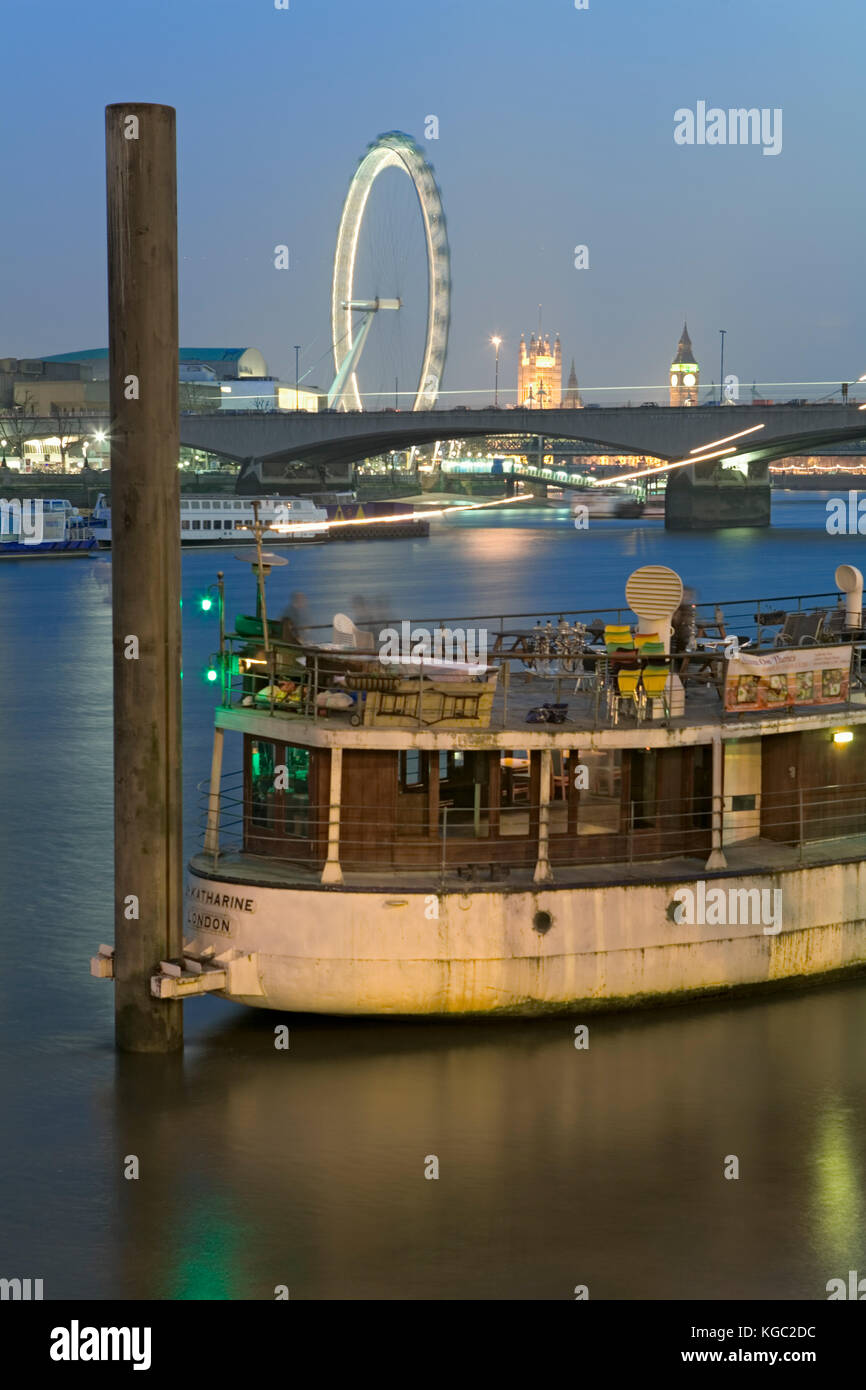 London Eye und Boot, London Stockfoto