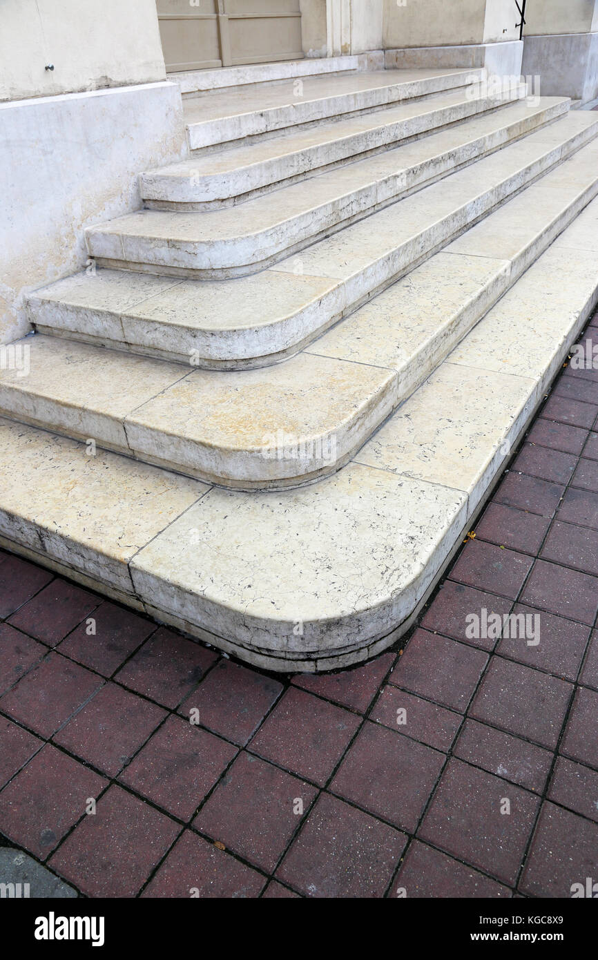Treppe aus Marmor vor dem Gebäude Eingang Stockfoto