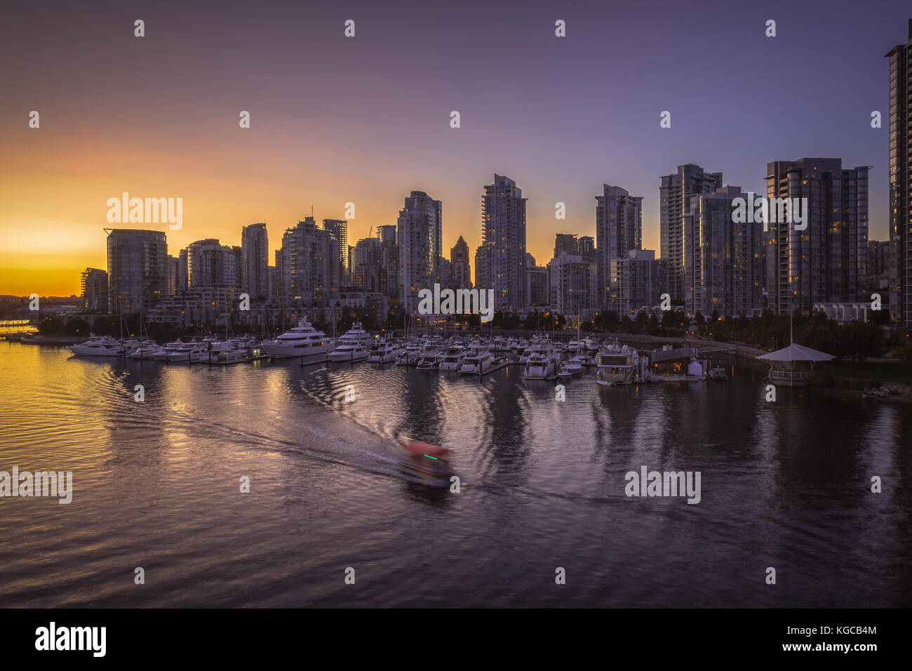 Sonnenuntergang Licht und Silhouetten in False Creek, Vancouver Stockfoto