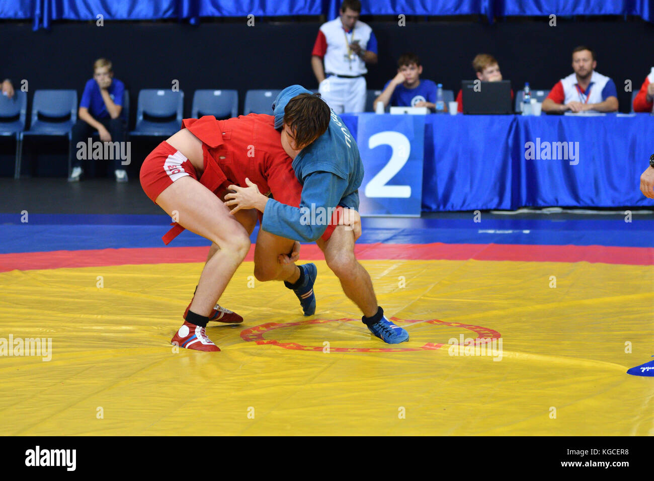 Orenburg, Russland - 29. Oktober 2016: jungen Wettbewerbe sambo in der Meisterschaft von Russland in sambo bei Jungen und Mädchen geboren 2000-2001 von Bib Stockfoto