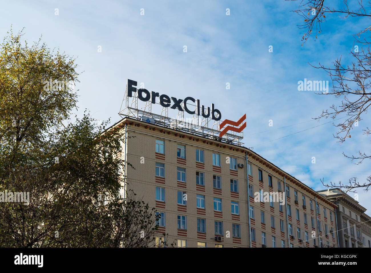 Moskau, Russland - November 2. 2017. forex Club - Werbung auf Gebäude Stockfoto