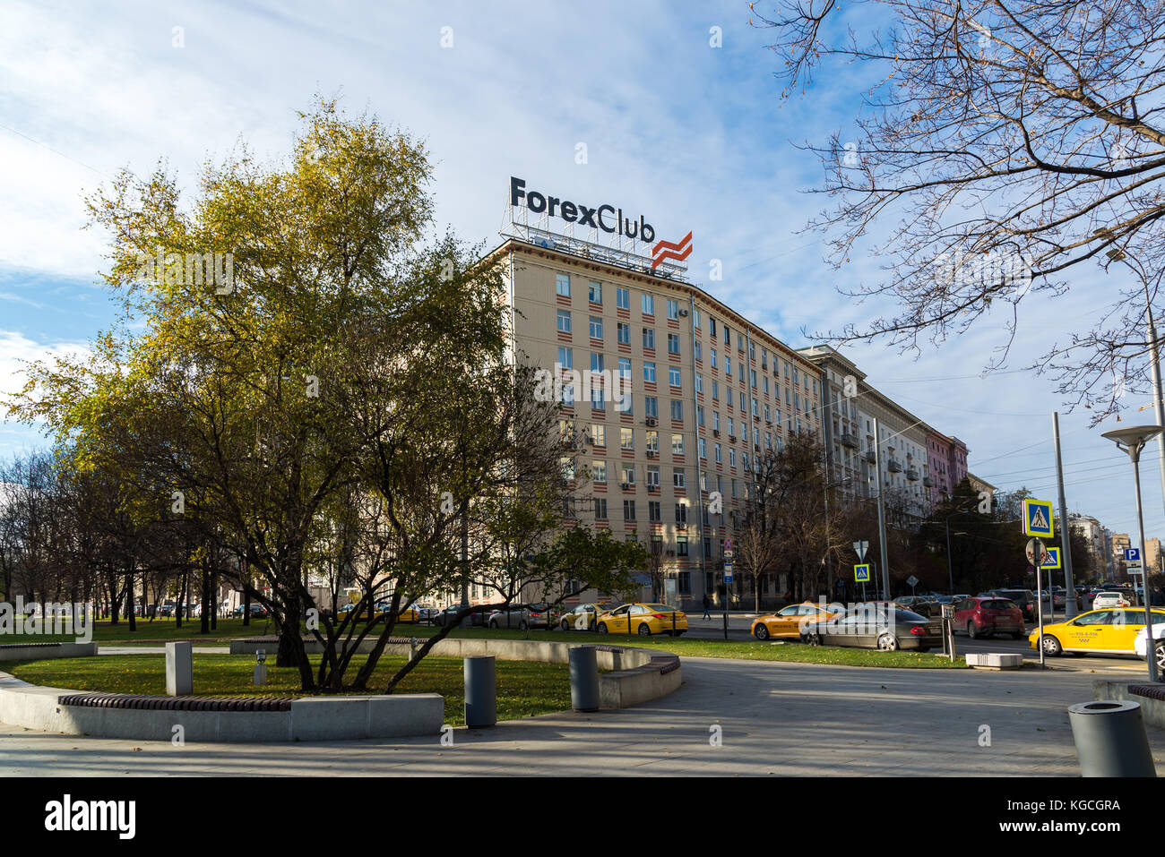 Moskau, Russland - November 2. 2017. forex Club - Werbung auf Gebäude in oruzeiny Lane Stockfoto