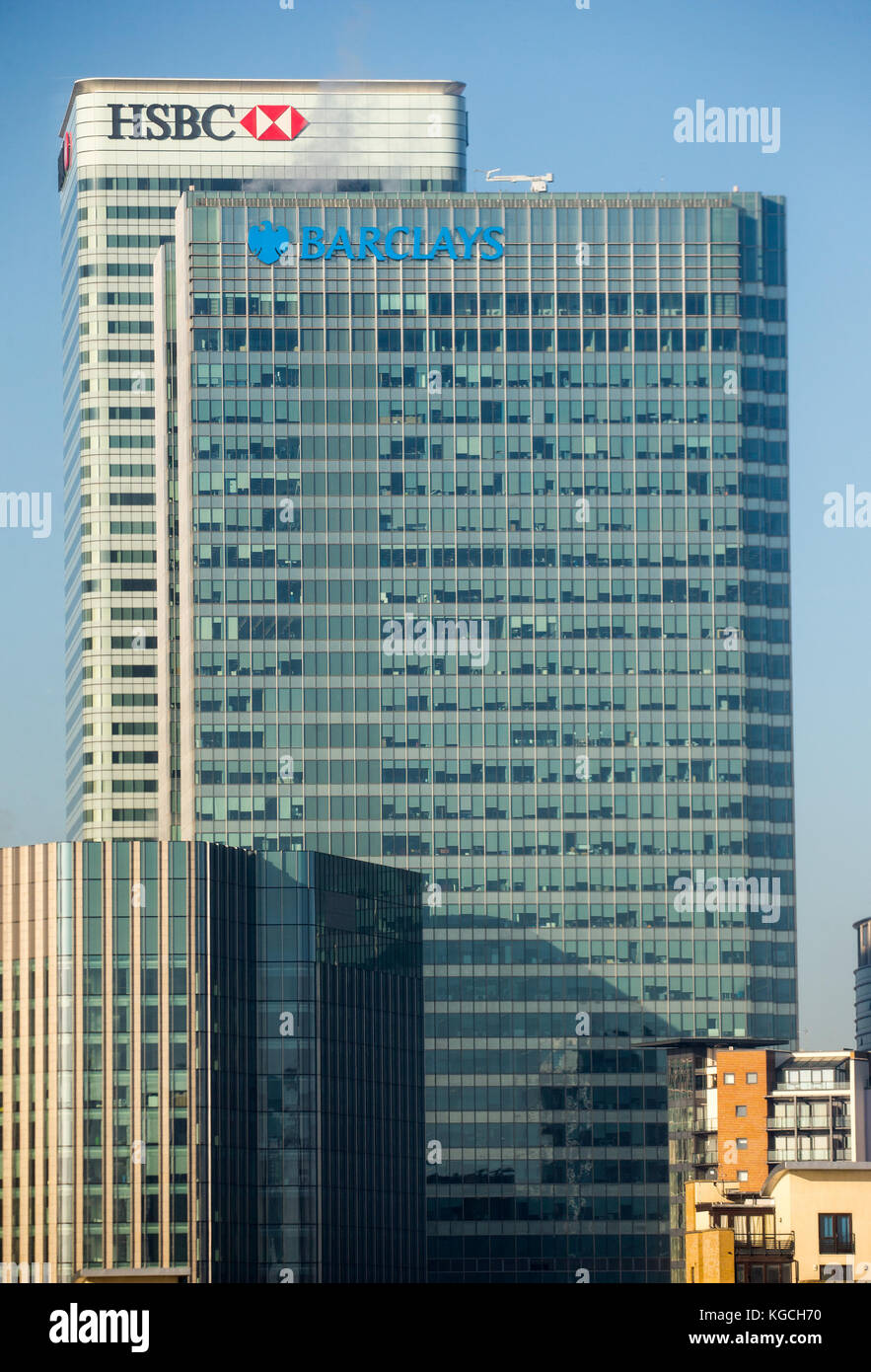 Anzeigen von HSBC Tower, Stammsitz der HSBC-Gruppe und 1 Churchill Place, dem Hauptsitz der Barclays am Canary Wharf in den Londoner Docklands Stockfoto