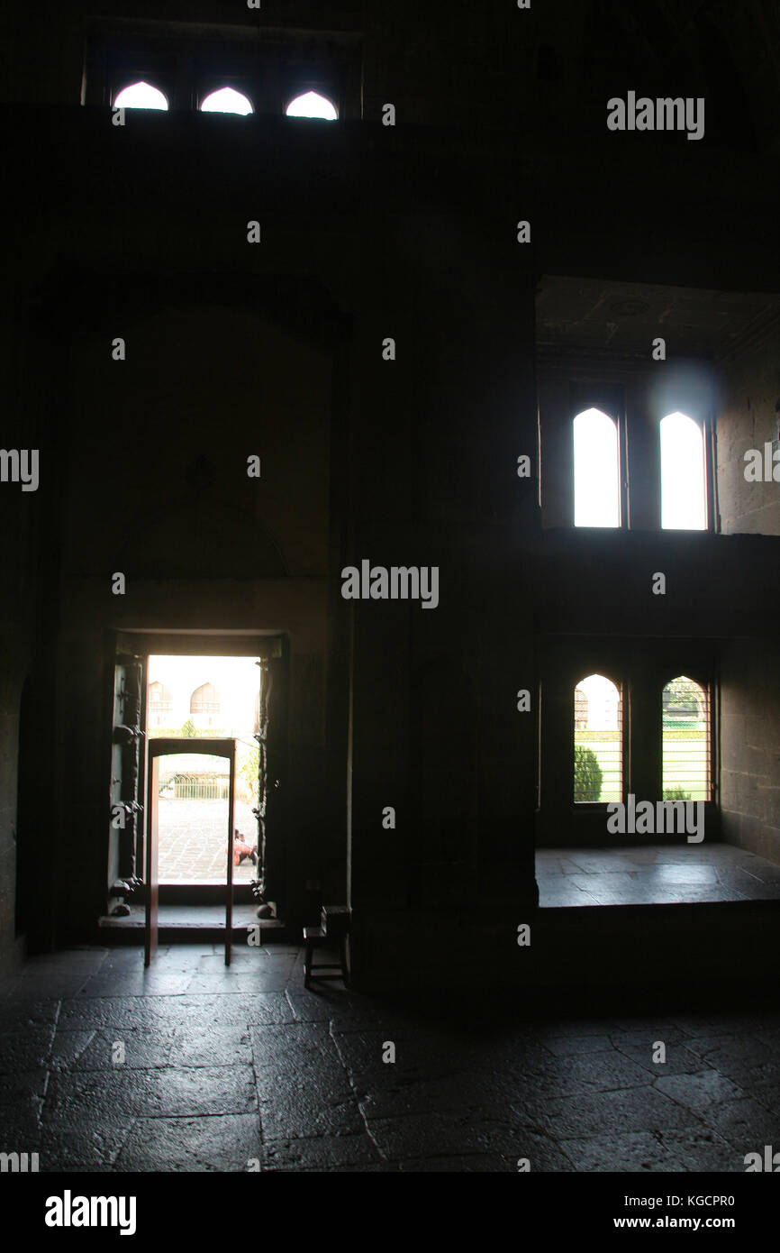 Blick auf die Tür, Fenster und Ventilatoren in Gol gumbaz, bijapur, Karnataka, Indien, Asien Stockfoto