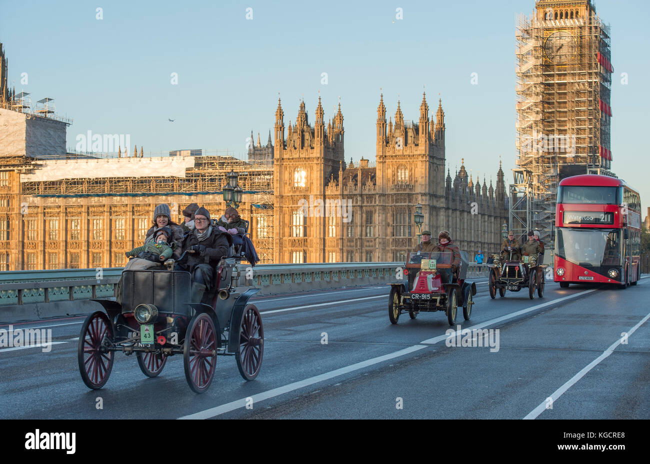 5. November 2017. Bonhams London nach Brighton Veteran Car Run, die weltweit längste Motorveranstaltung, 1900 Cleveland Electric Westminster Bridge. Stockfoto